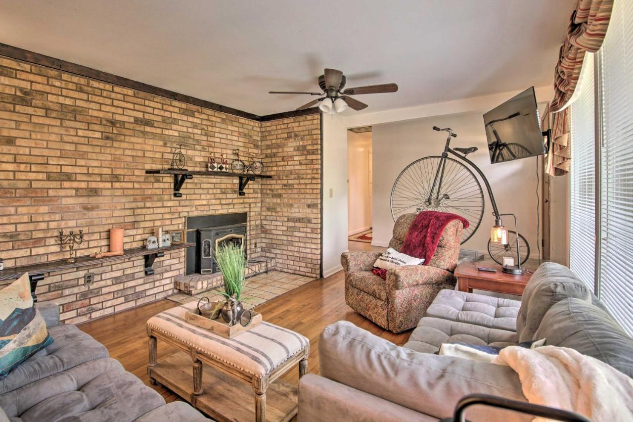 Bright Springfield Home Walk To Nature Center! Экстерьер фото