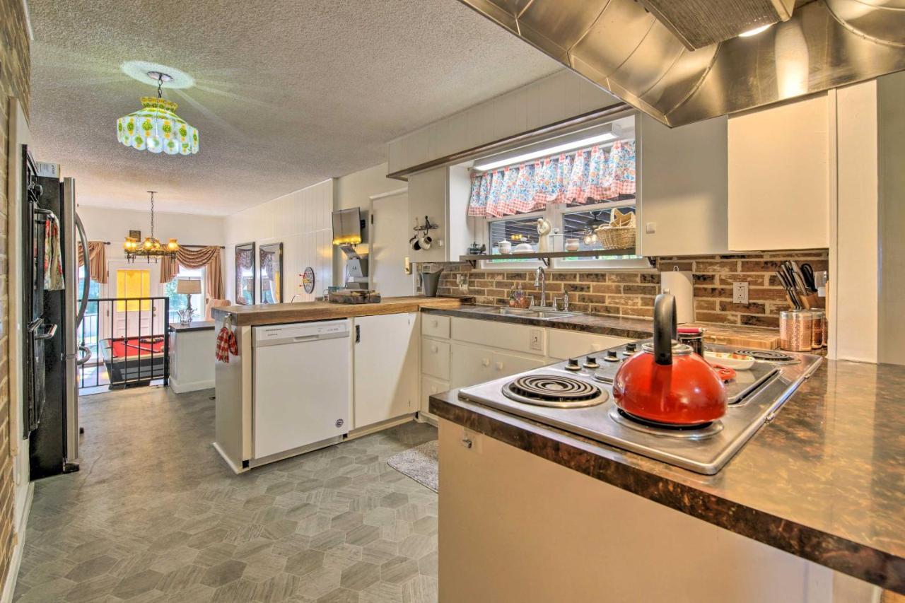 Bright Springfield Home Walk To Nature Center! Экстерьер фото