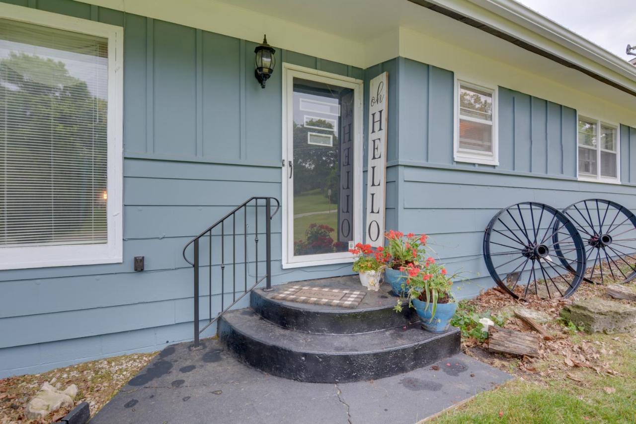 Bright Springfield Home Walk To Nature Center! Экстерьер фото